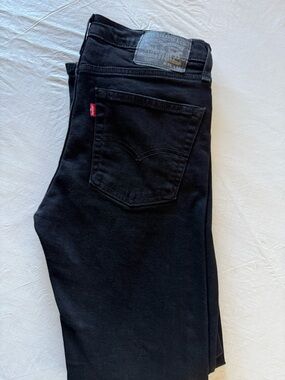 Levi's 510 Men's Black Jeans - Classic Straight Fit